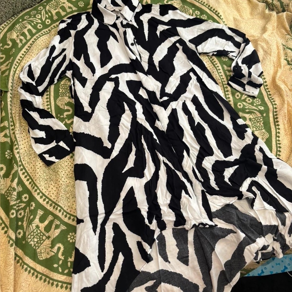APRICOT Monochrome Animal Print Shirt